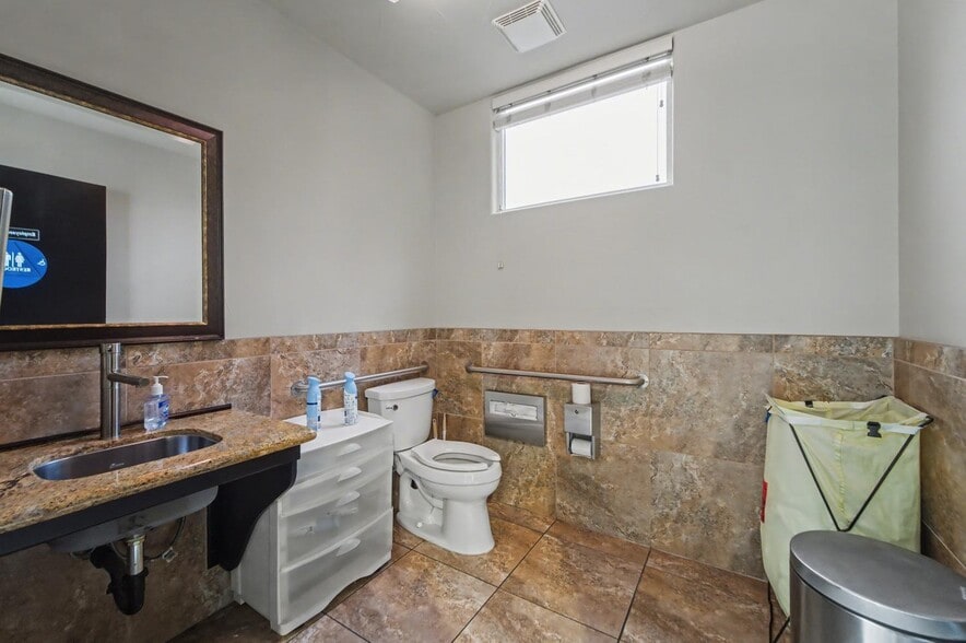 More Photos Of 1166 Live Oak Blvd, Yuba City Medical For Lease