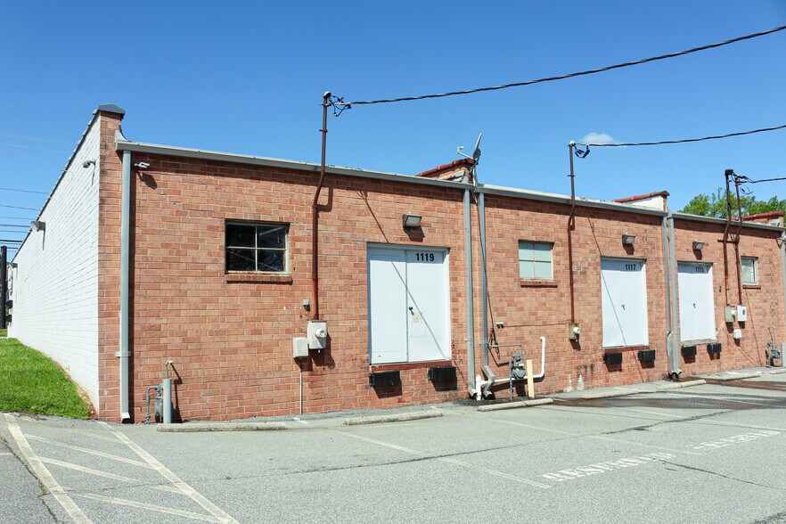 More Photos Of 1105-1119 Coliseum Blvd, Greensboro Showroom For Lease