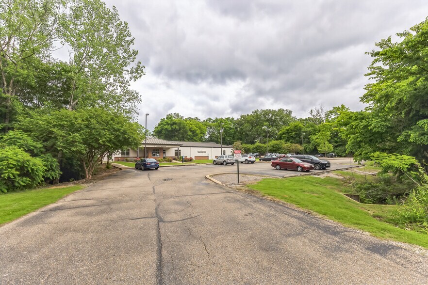More Photos Of 199 Saddle Creek Dr, Tupelo Office For Sale