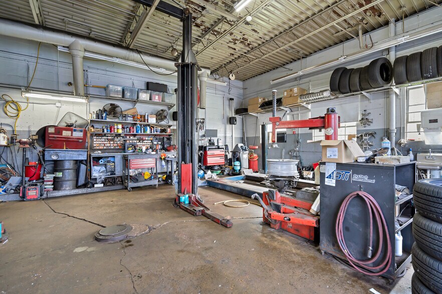 More Photos Of 3166 Ashby Rd, Saint Ann Auto Repair For Sale