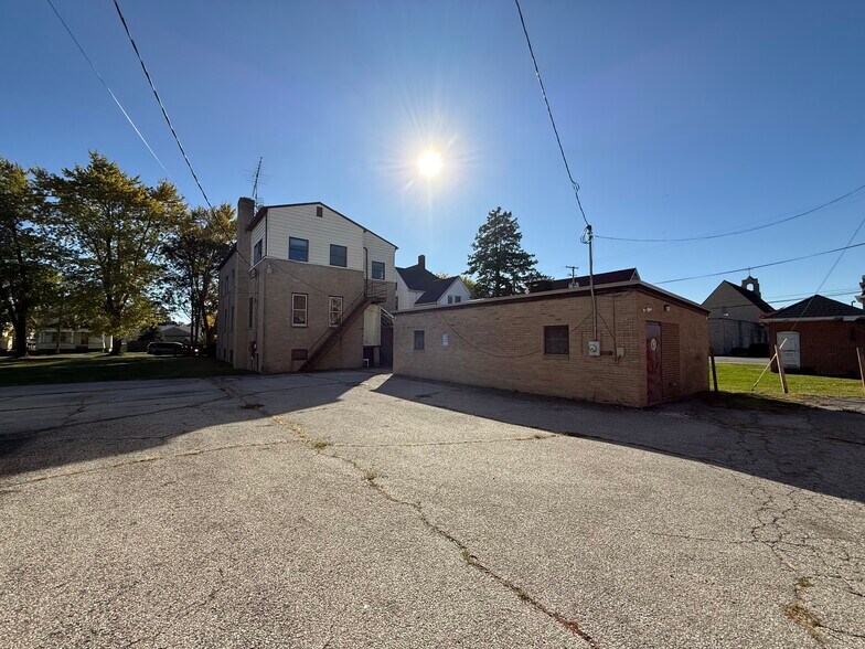 More Photos Of 224 E Rensselaer St, Bucyrus General Retail For Sale