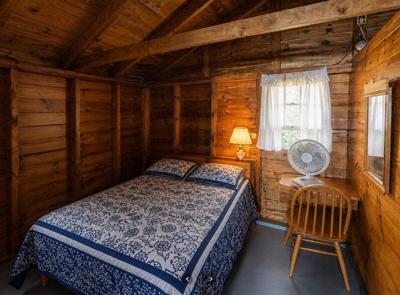 More Photos Of 24 Harris Point Rd, Eastport Hotel For Sale