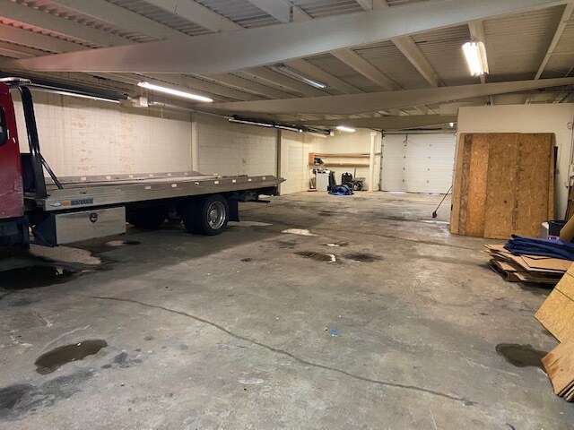 More Photos Of 2120-2140 Winter Ave, Indianapolis Light Distribution For Lease