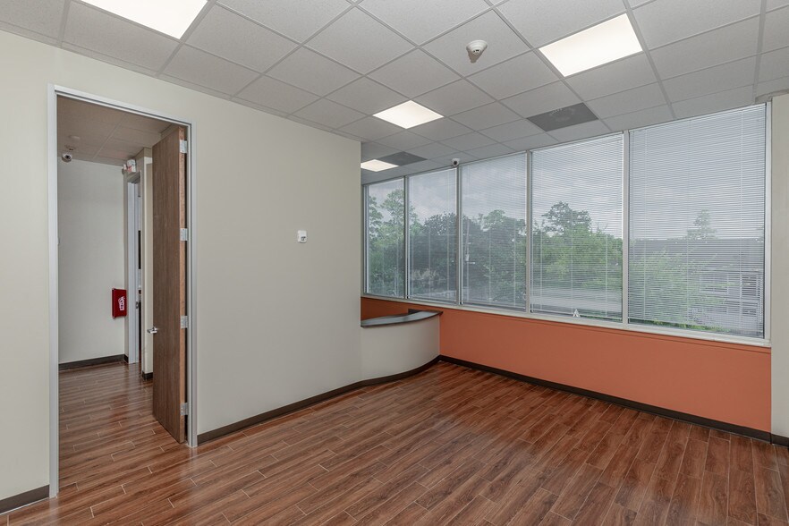 More Photos Of 16422 Stuebner Airline Rd, Spring Medical For Lease