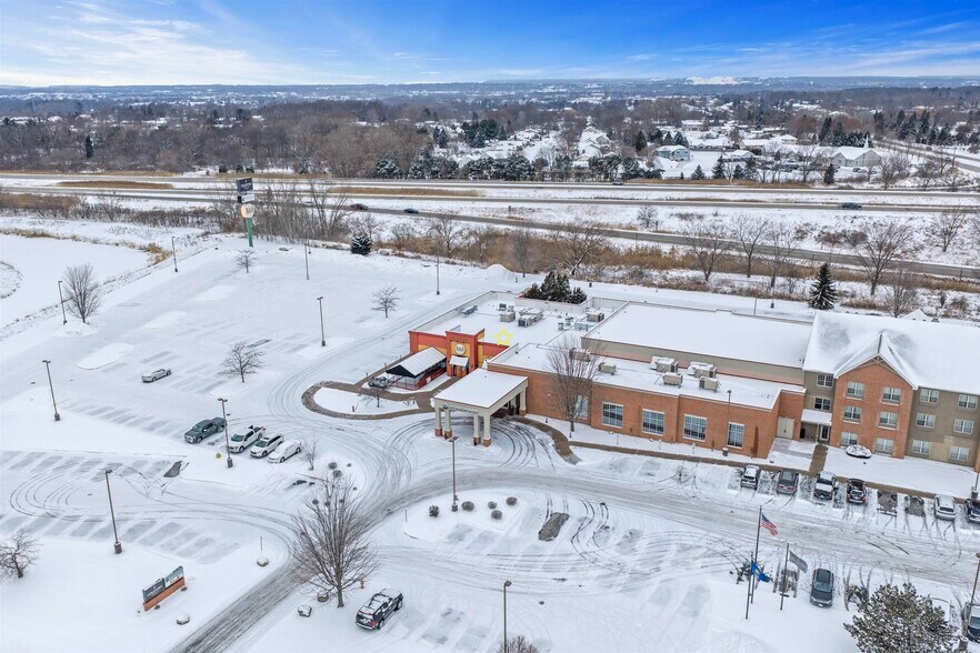 More Photos Of 850 Kepler Dr, Green Bay Restaurant For Sale
