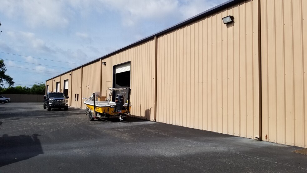 More Photos Of 830 NE 24th Ln, Cape Coral Warehouse For Sale