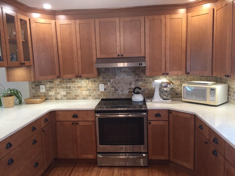 More Photos Of 72 Railroad Ave, Hamlin Freestanding For Sale