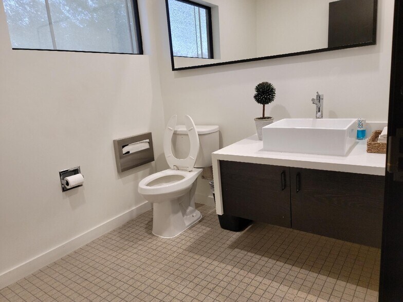 More Photos Of 3745 Long Beach Blvd, Long Beach Medical For Lease