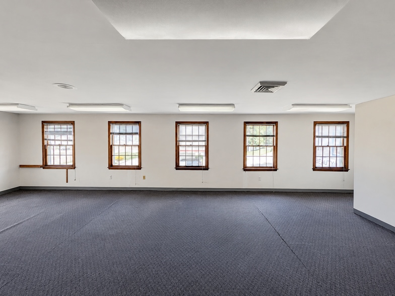 More Photos Of 880 Boston Post Rd, Old Saybrook Storefront Retail Office For Sale
