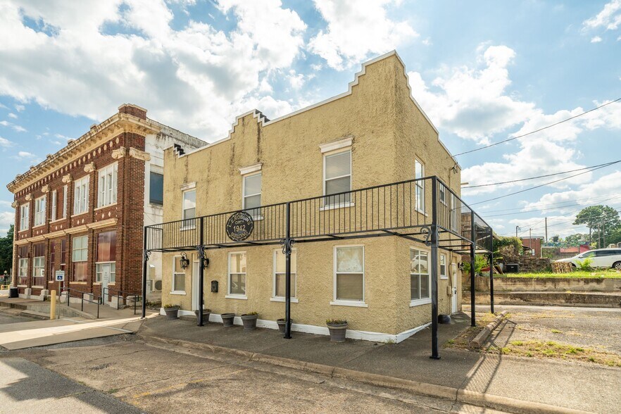 More Photos Of 104 N 3rd St, Heber Springs Office For Sale