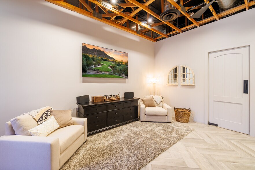 More Photos Of 7100 E Cave Creek Rd, Cave Creek Office Residential For Lease
