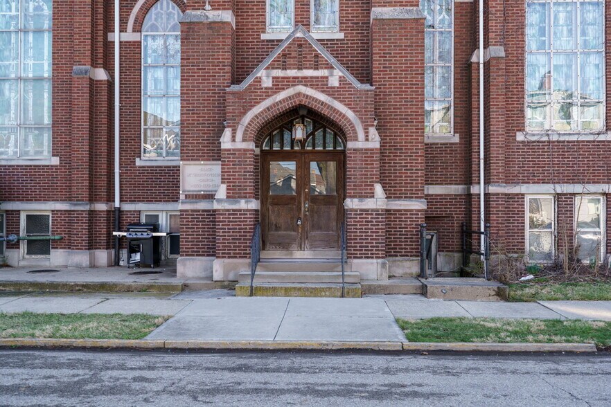 More Photos Of 531 W Ash St, Piqua Religious Facility For Sale