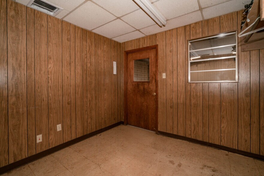 More Photos Of 717 E Loop 281, Longview Industrial For Lease