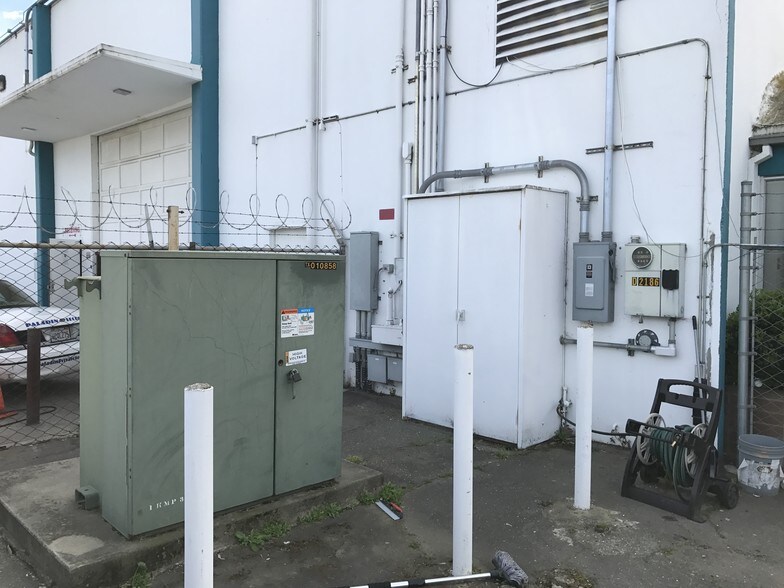 More Photos Of 320 Commerce Cir, Sacramento Warehouse For Lease