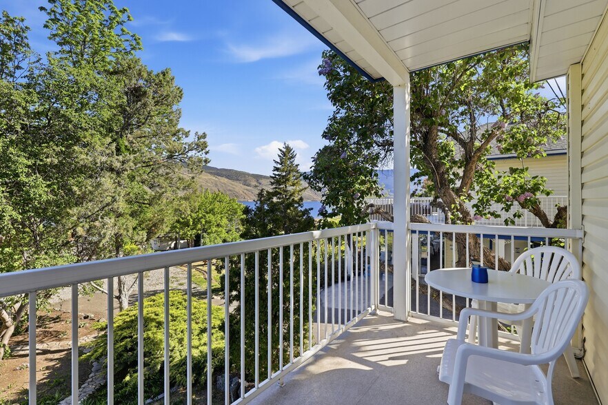 More Photos Of 7001 Savona Access Rd, Thompson-Nicola Hotel For Sale