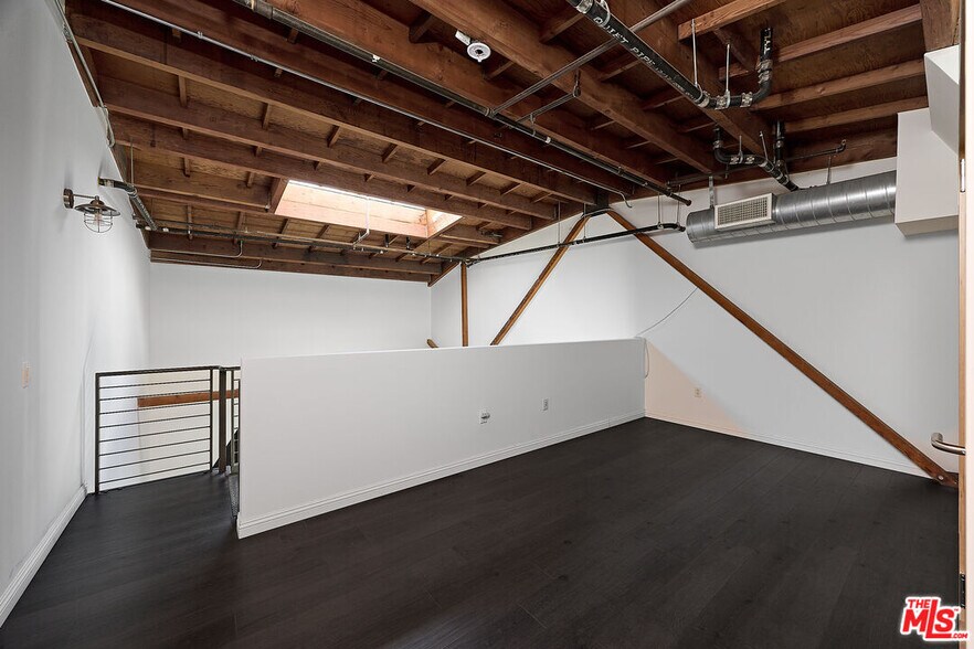 More Photos Of 1046 Princeton #108 dr, Marina Del Rey Office For Sale