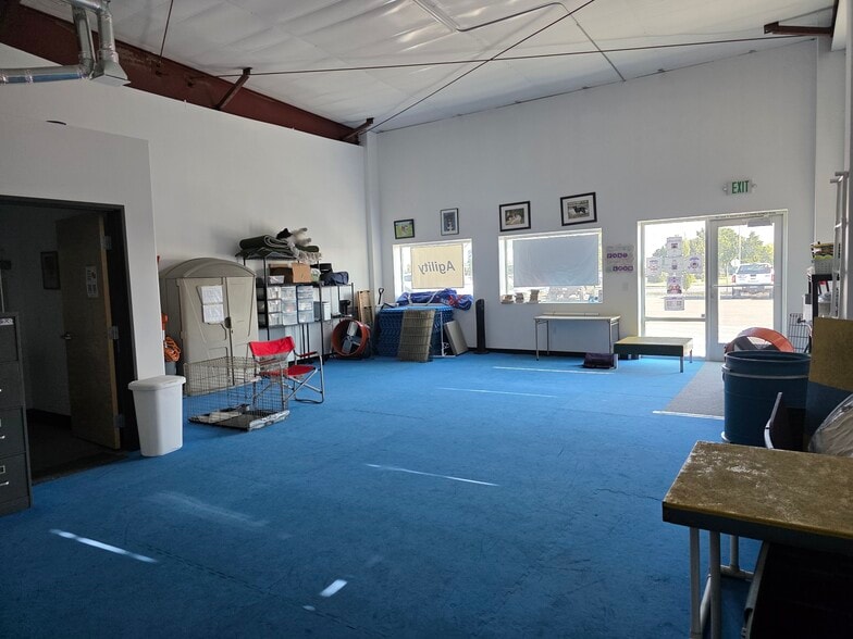 More Photos Of 2060 N Commercial Ave, Pasco Warehouse For Lease