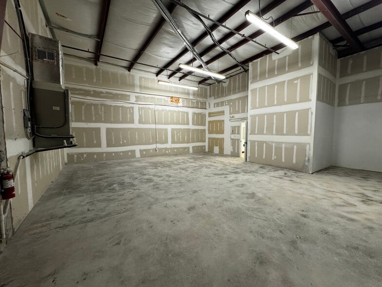 More Photos Of 1455 Rail Head Blvd, Naples Warehouse For Sale