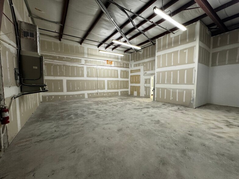 More Photos Of 1455 Rail Head Blvd, Naples Industrial For Lease