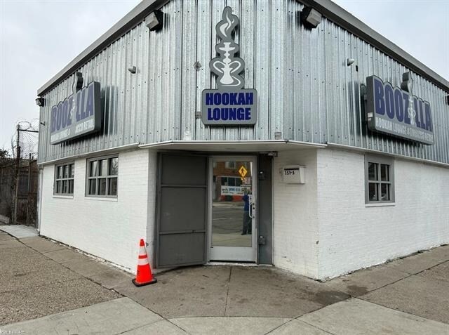 More Photos Of 15125 Harper Ave, Detroit General Retail For Sale