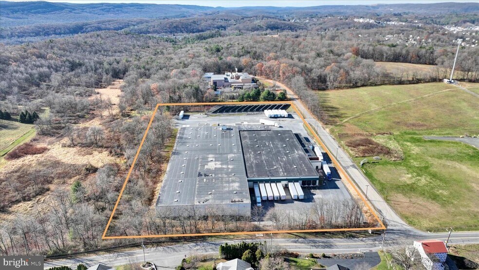 More Photos Of 190 Walnut Ln, Pottsville Warehouse For Lease