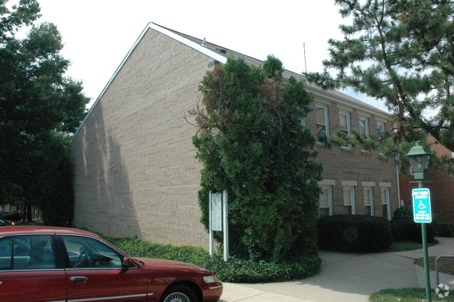 More Photos Of 10395 Democracy Ln, Fairfax Office For Sale