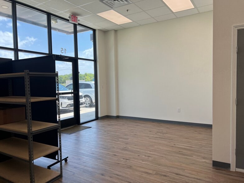 More Photos Of 4227 S Main St, Stafford Showroom For Lease