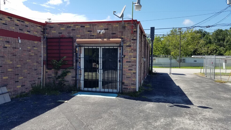 More Photos Of 833 Mason Ave, Daytona Beach Freestanding For Sale