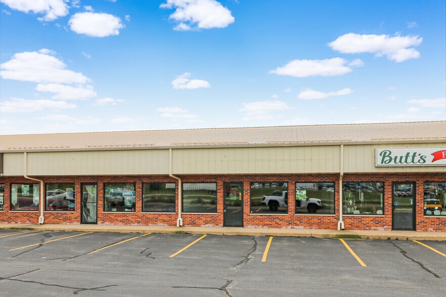 Primary Photo Of 3220 Dodge St, Dubuque General Retail For Lease