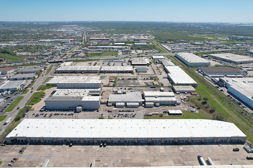 More Photos Of 8790 Wallisville Rd, Houston Warehouse For Lease