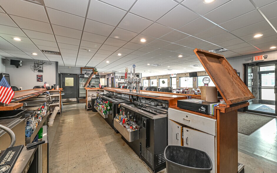 More Photos Of 2615 Freeport Rd, Natrona Heights Bar For Lease