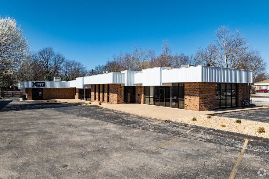 Primary Photo Of 2053 S Waverly Ave, Springfield Medical For Lease