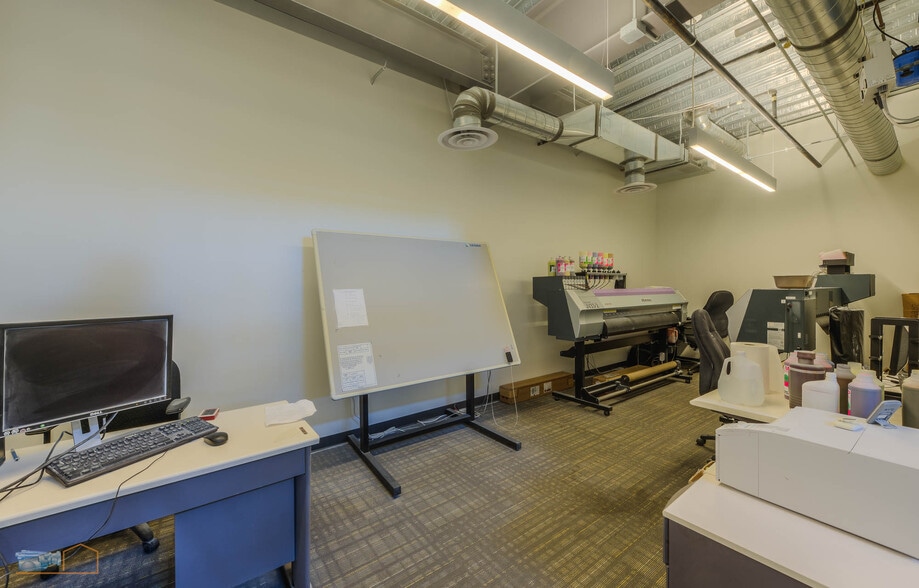 More Photos Of 101 S Taylor Ave, Louisville Warehouse For Lease