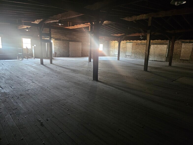 More Photos Of 173 Water St, Bridgeton Warehouse For Sale