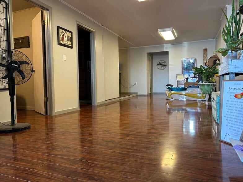 More Photos Of 114 E South Railway, Oxford Storefront For Sale