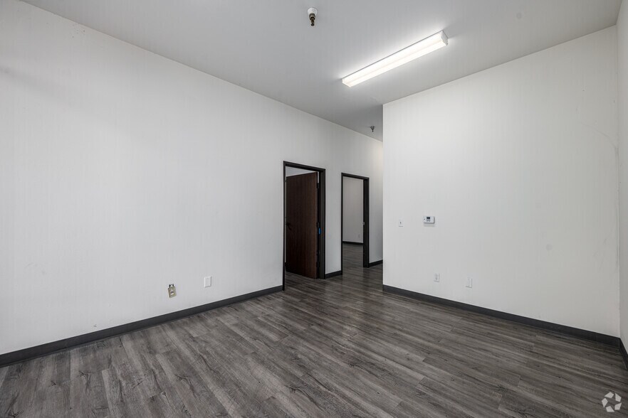 More Photos Of 4802 Littlejohn St, Baldwin Park Warehouse For Lease