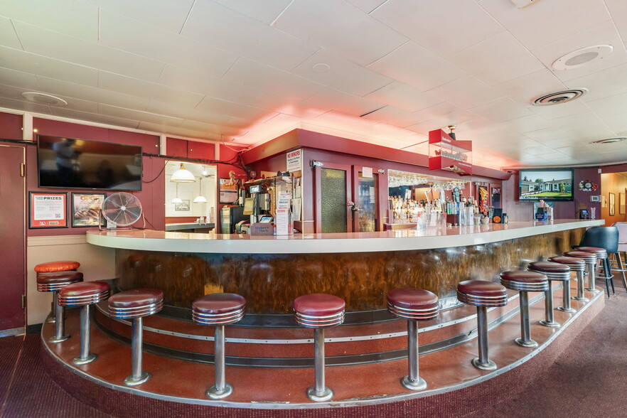 More Photos Of , Milwaukie General Retail For Sale
