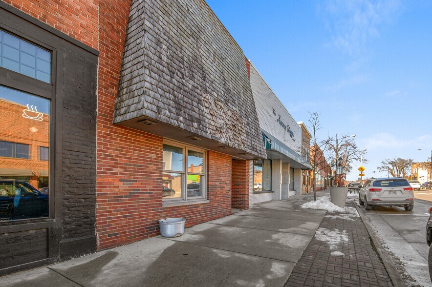 More Photos Of 321 Main Ave, De Pere Storefront Retail Office For Sale