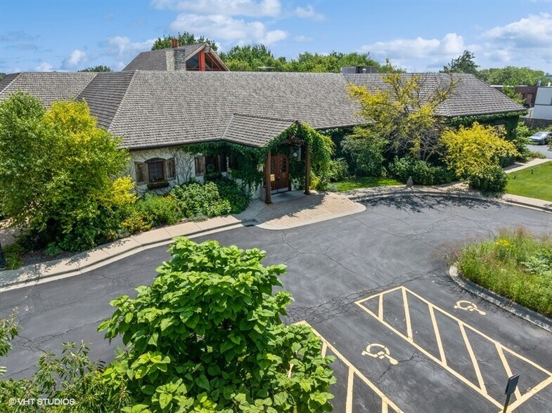 More Photos Of 22221 N Pepper Rd, Lake Barrington General Retail For Sale