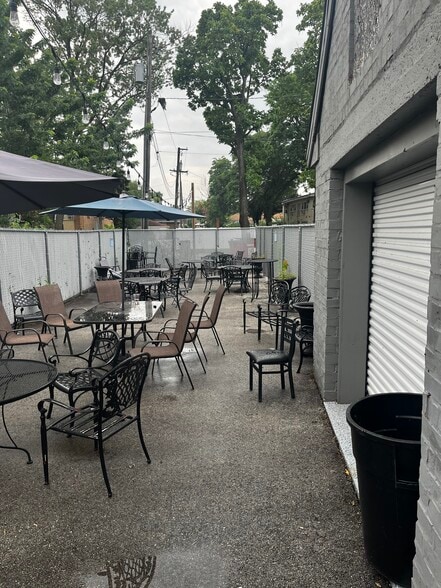 More Photos Of 717 Bellwood Ave, Bellwood Bar For Sale