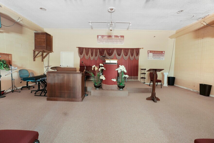 More Photos Of 4544 S Court St, Montgomery Specialty For Sale