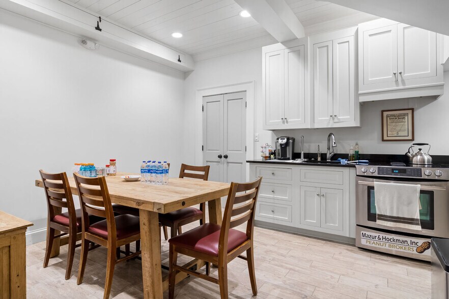 More Photos Of 2334 Lake Park Dr, Albany Office Residential For Sale