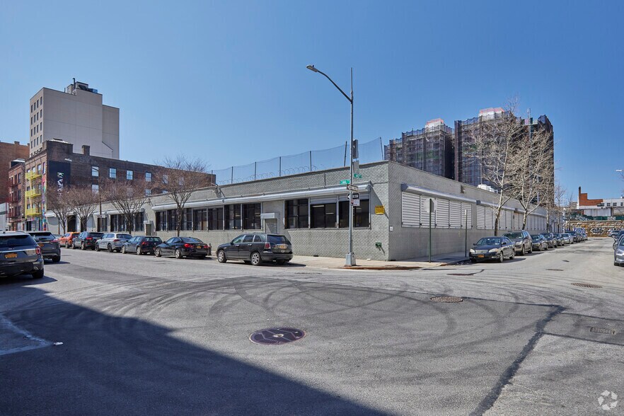 Primary Photo Of 2590 Park Ave, Bronx Manufacturing For Lease