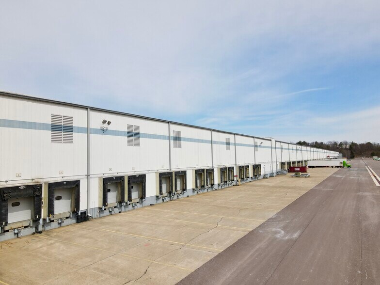 More Photos Of 1055 Hanover St, Wilkes-Barre Distribution For Lease