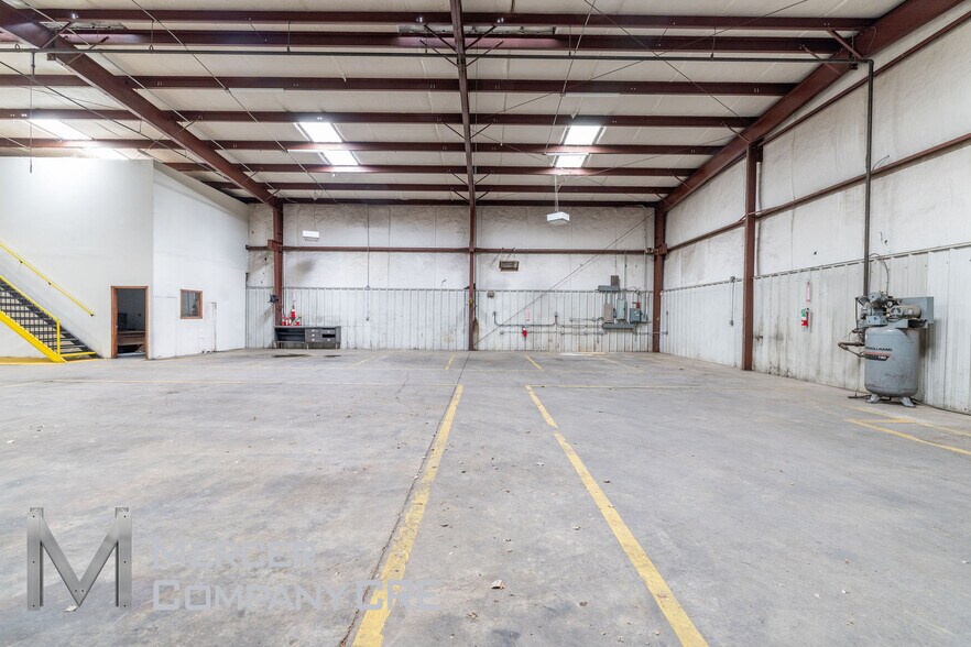 More Photos Of 813 SE 84th St, Oklahoma City Manufacturing For Sale