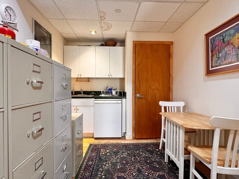 More Photos Of 684 Berkmar Cir, Charlottesville Office For Lease