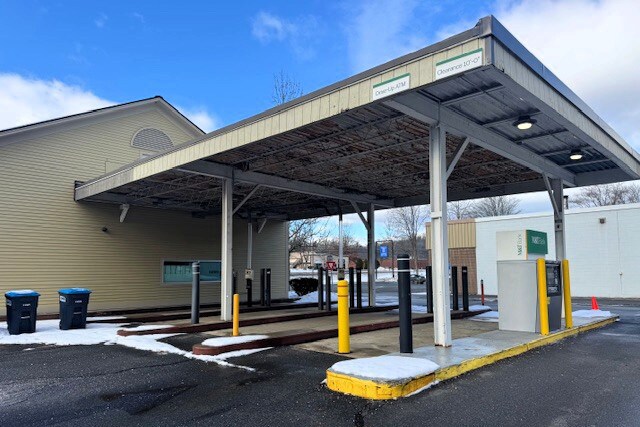 More Photos Of 629 Putney Rd, Brattleboro Office For Sale