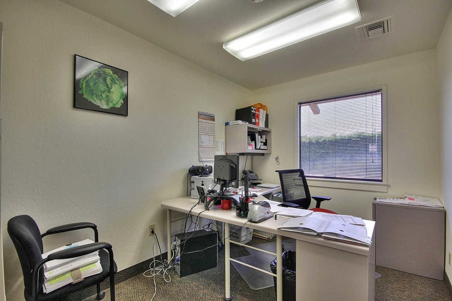 More Photos Of 911-915 Blanco Cir, Salinas Office For Lease