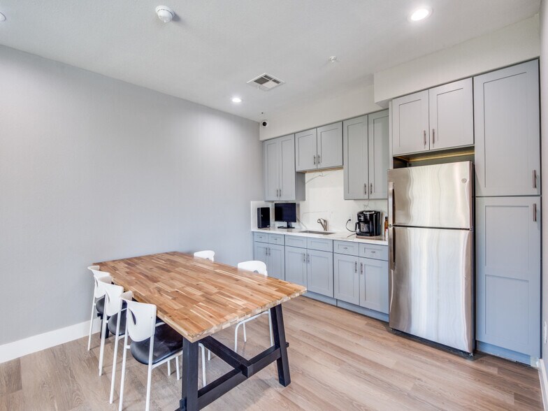 More Photos Of 1100 Us-90 Hwy W, Sealy Apartments For Sale