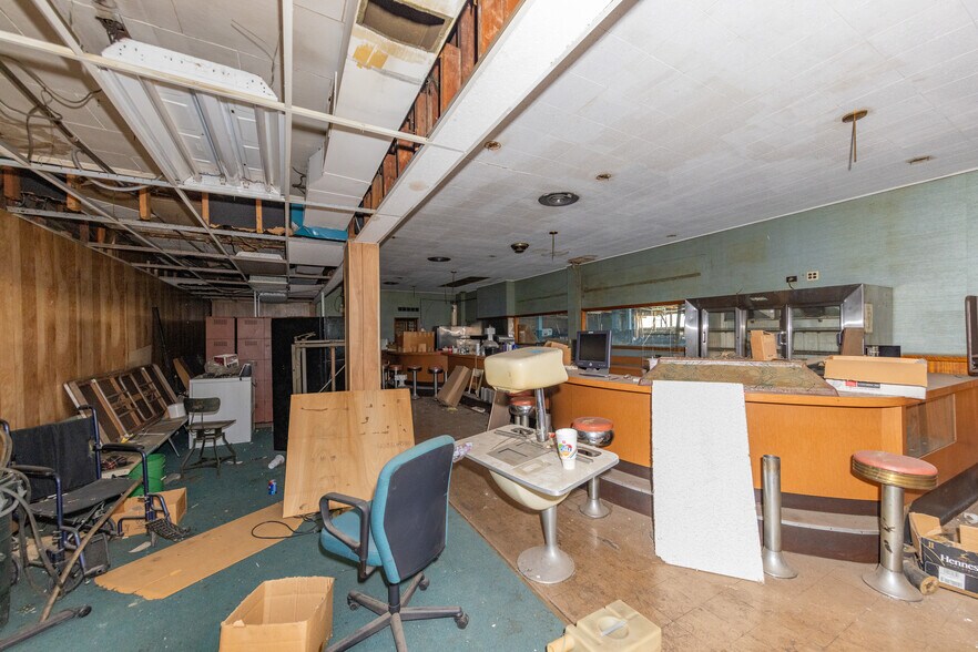 More Photos Of 1820 E 30th St, Cleveland Sports And Entertainment For Sale